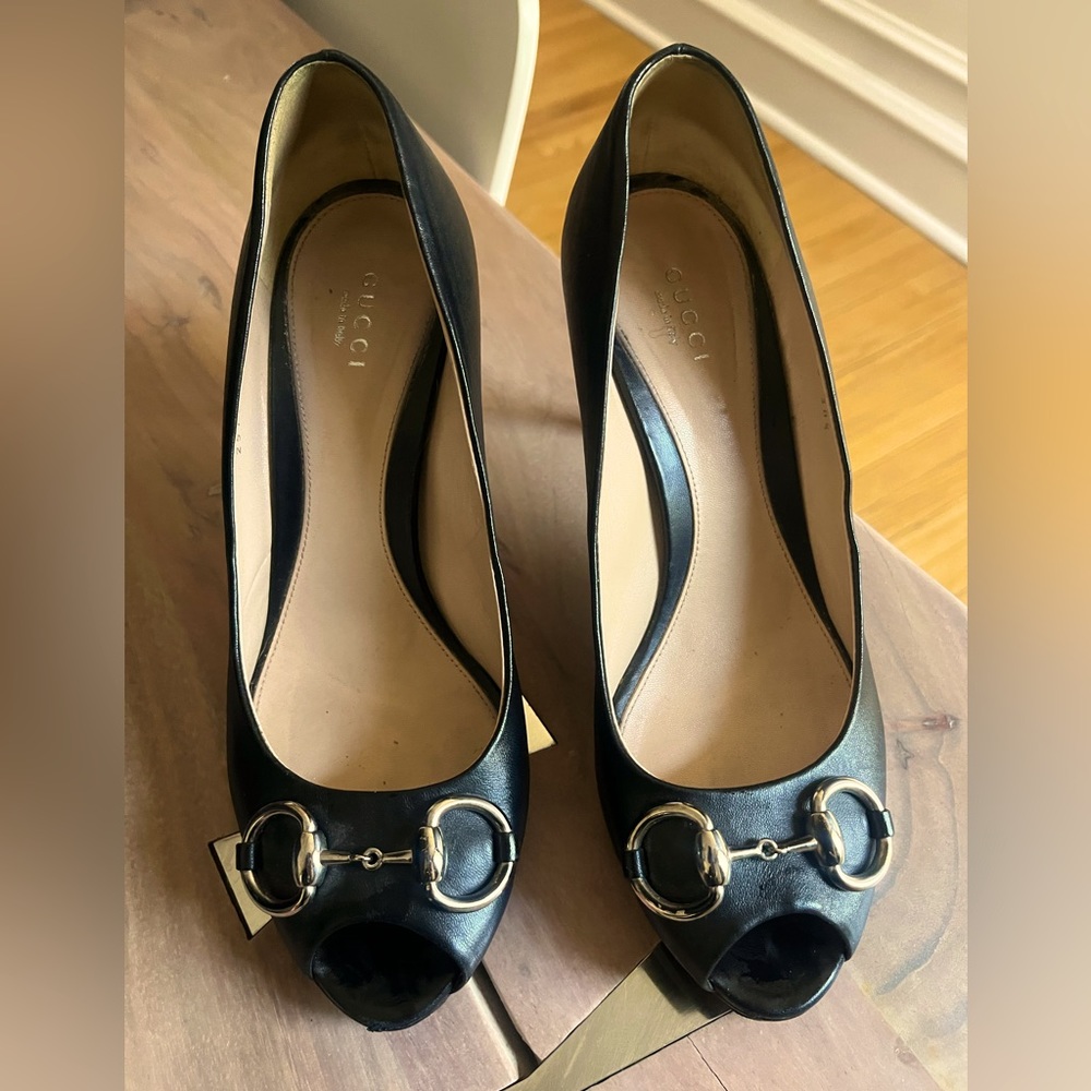 Great pair of Gucci pumps !